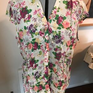 The perfect spring and summer cotton top! 💐